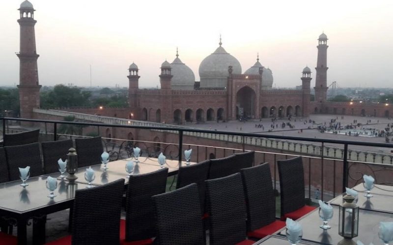 Best Desi Food Serving Hotels in Lahore